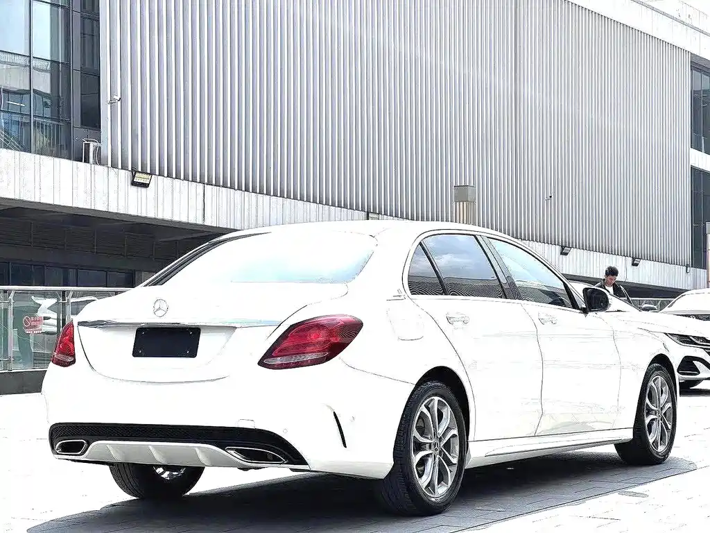 Mercedes-Benz C-Class — миниатюра 7
