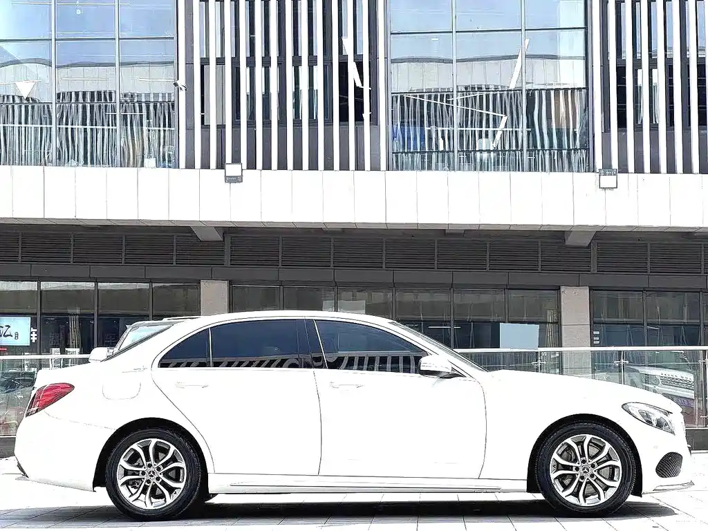 Mercedes-Benz C-Class — миниатюра 8