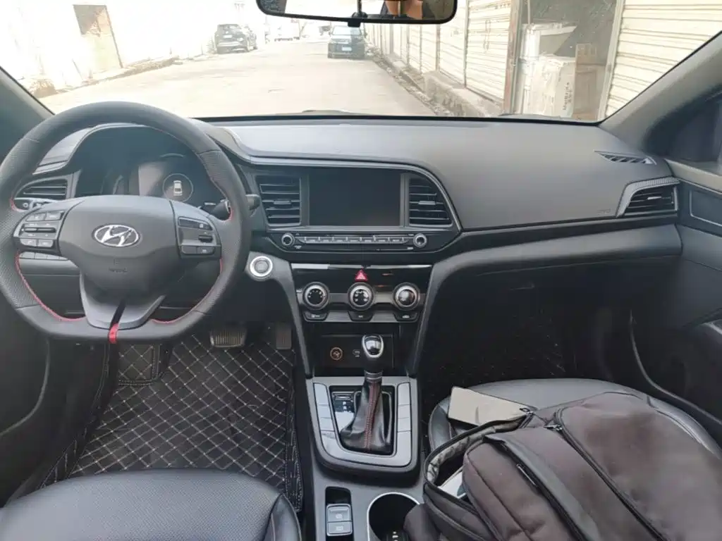 Hyundai Elantra — миниатюра 10