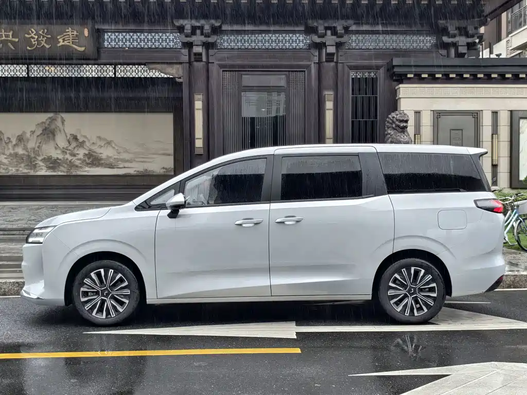 Wuling Звездный свет 730 Новая энергия — миниатюра 7