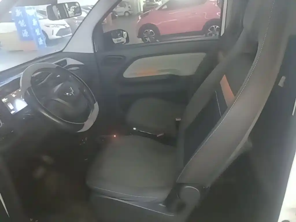 Wuling MINIEV — миниатюра 15