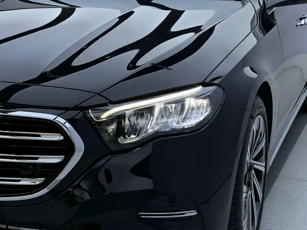 Mercedes-Benz E-Class — миниатюра 4