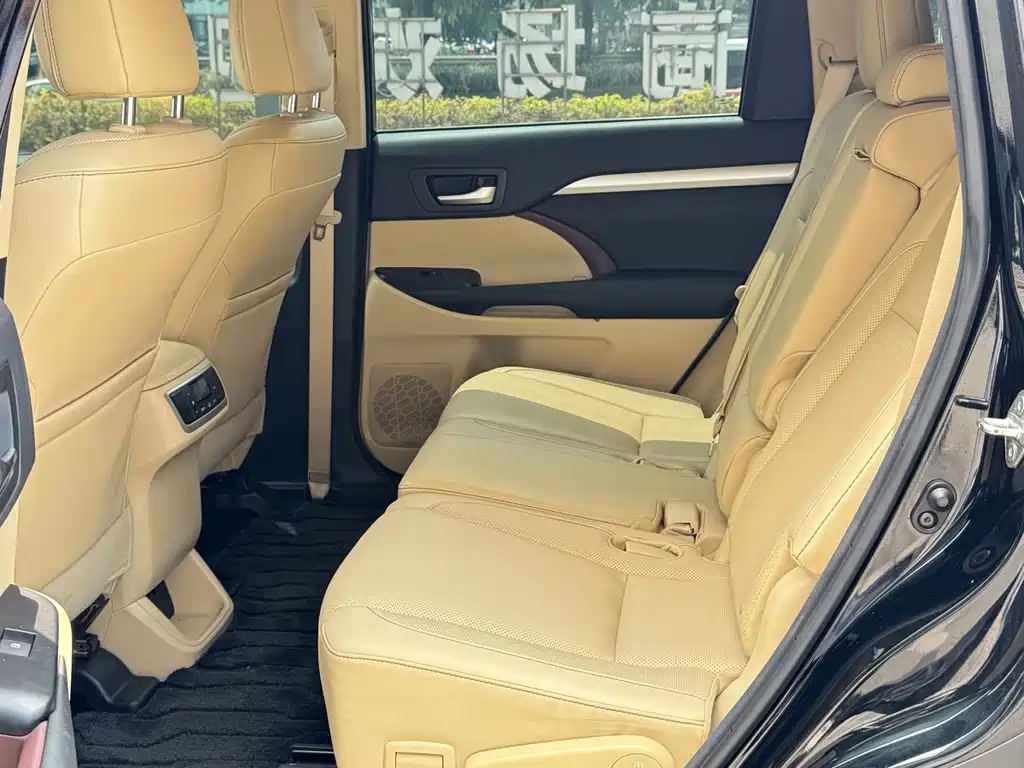 Toyota Highlander — миниатюра 9