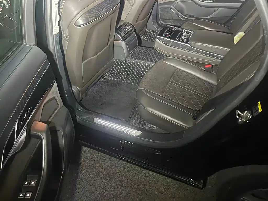 Audi A8 — миниатюра 7