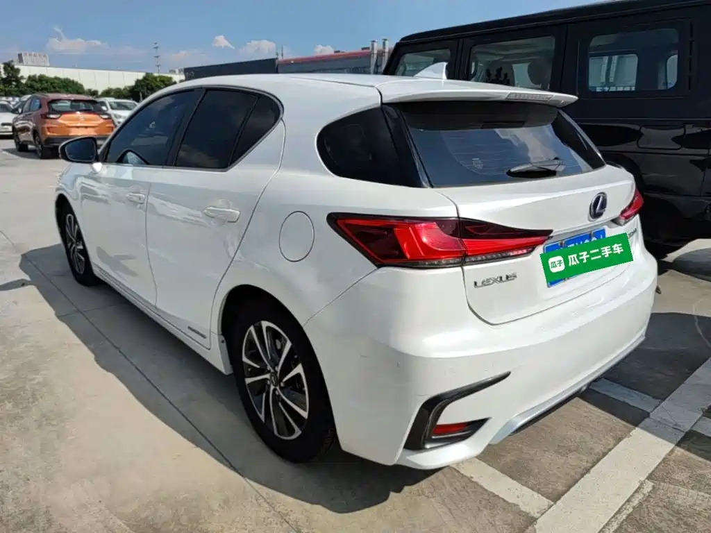 Lexus CT — миниатюра 5