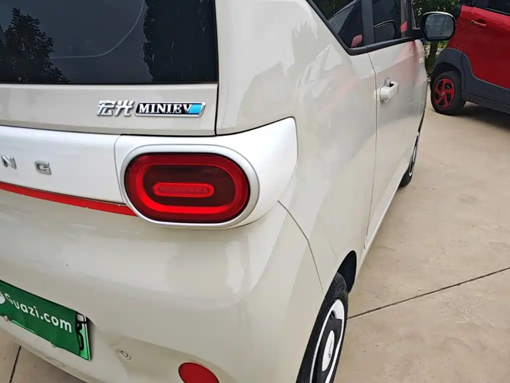 Wuling MINIEV — миниатюра 8