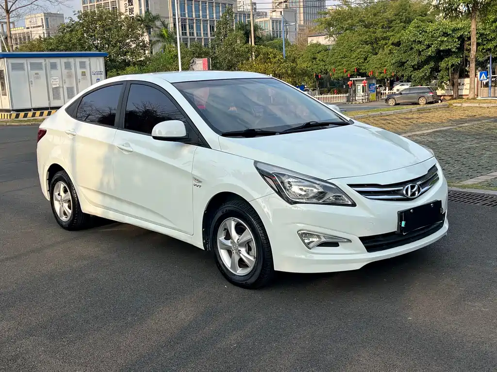 HYUNDAI RENA
