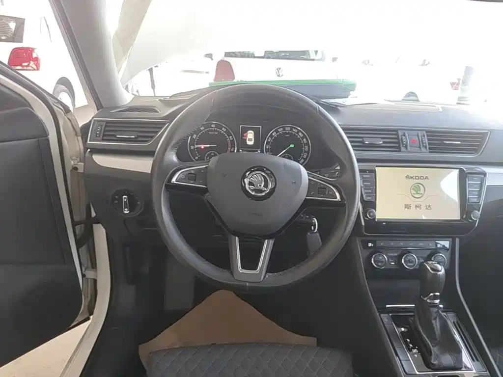 Skoda Superb — миниатюра 11