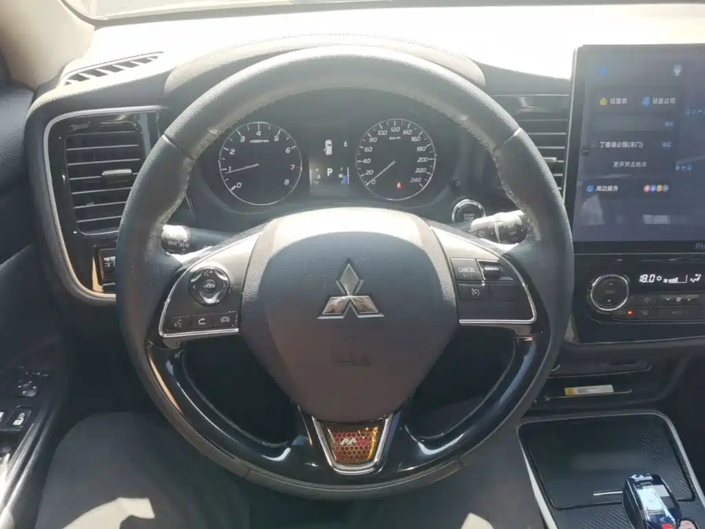 Mitsubishi Outlander — миниатюра 11