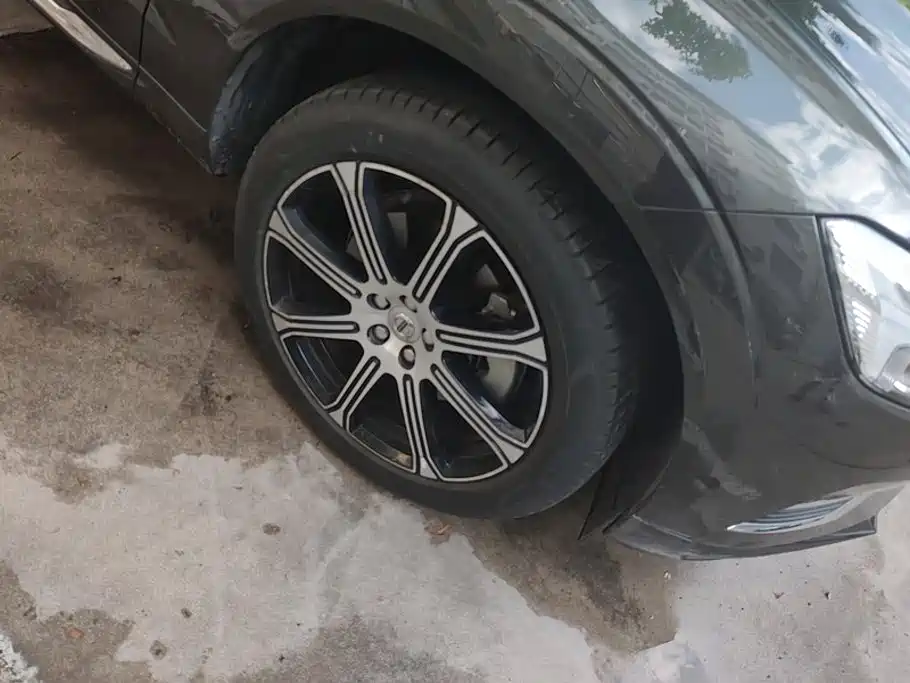 Volvo XC60 PHEV — миниатюра 6