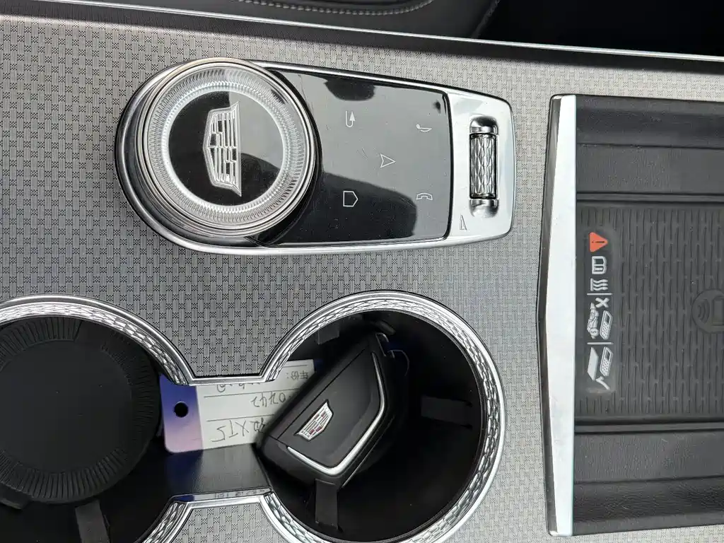 Cadillac XT5 — миниатюра 4