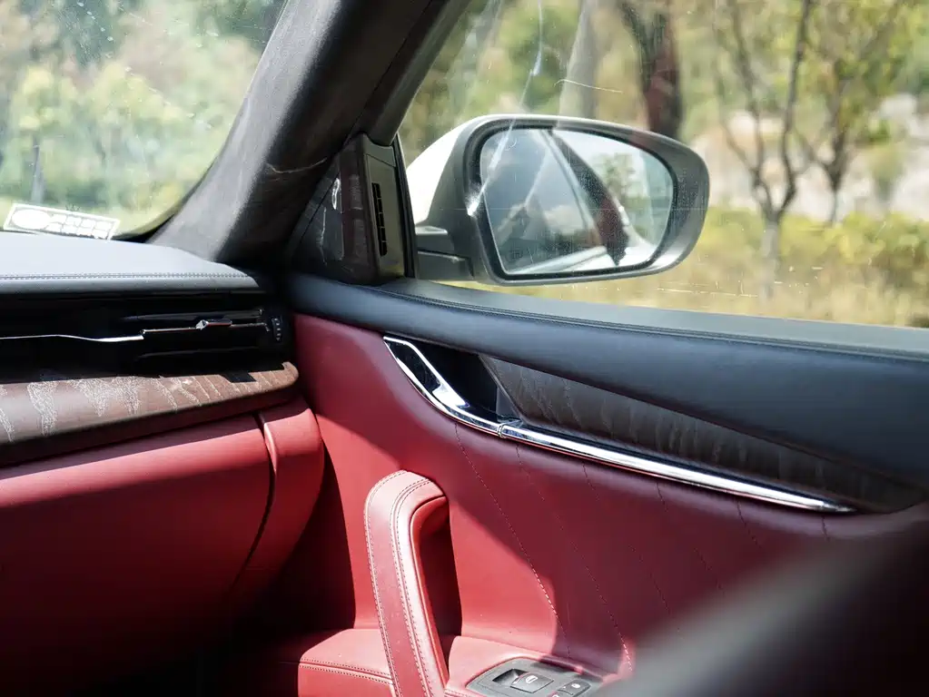 Maserati Quattroporte — миниатюра 10