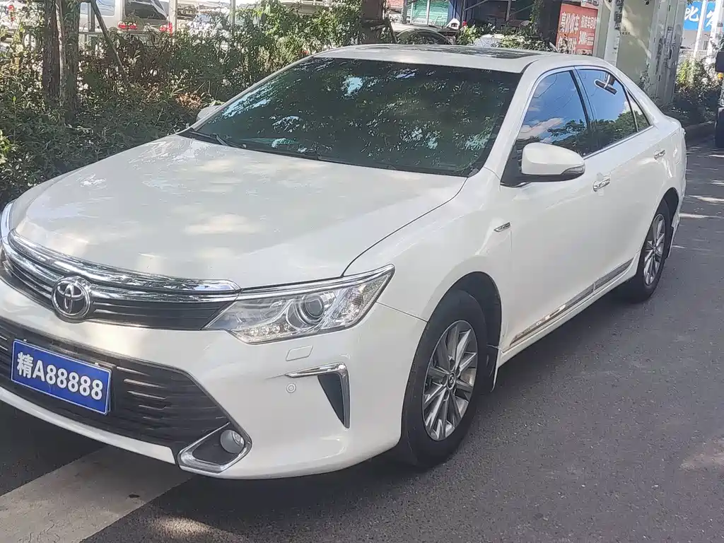 Toyota Camry — миниатюра 3