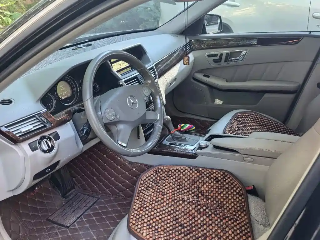 Mercedes-Benz E-Class — миниатюра 6