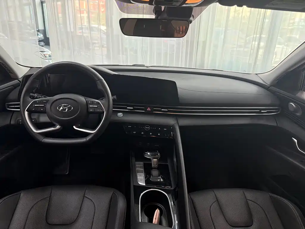 Hyundai Elantra — миниатюра 8