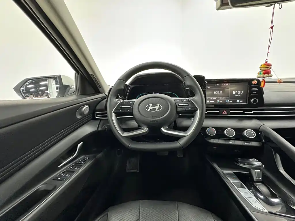 Hyundai Elantra — миниатюра 20