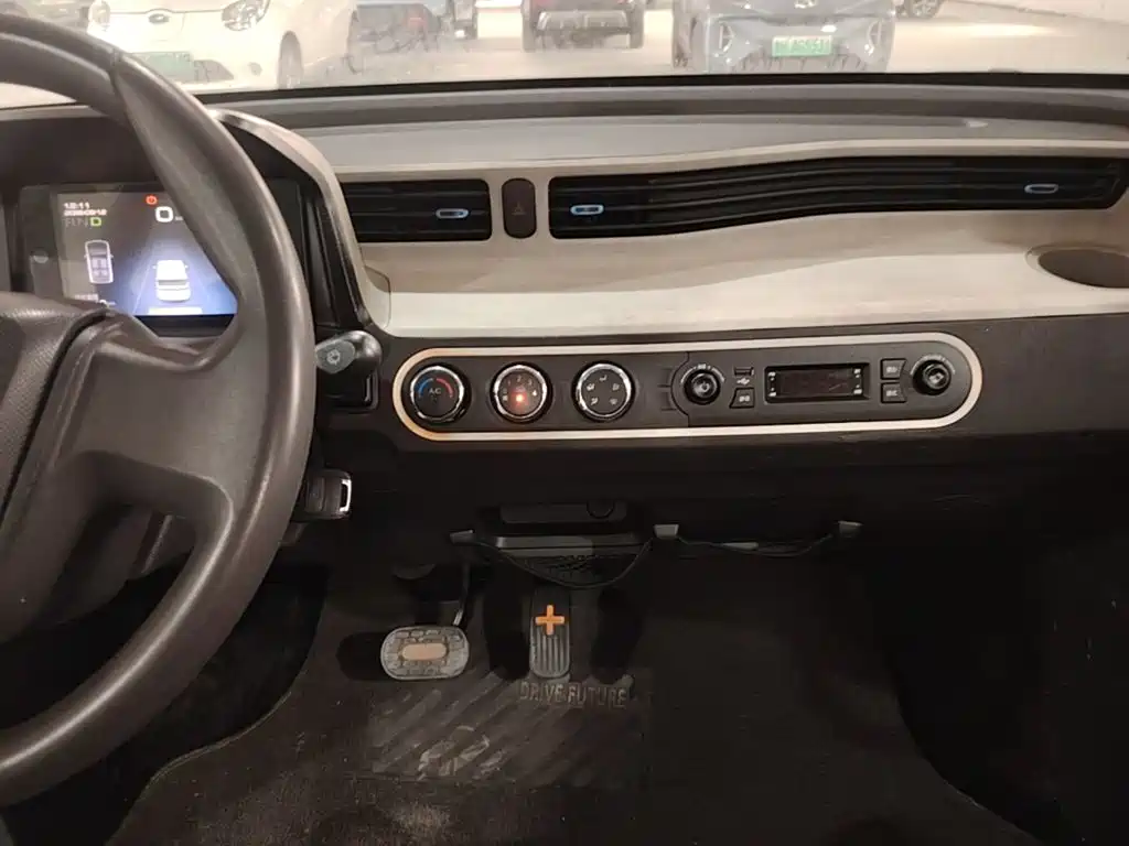 Wuling MINIEV — миниатюра 13