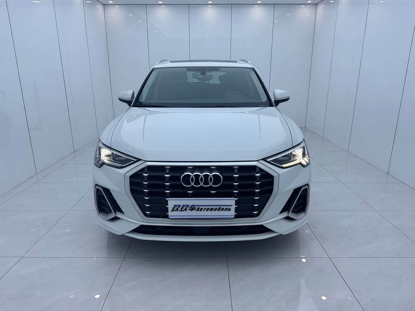 Audi Q3 1.4 л 2022 г. Белый, пробег 42000 км