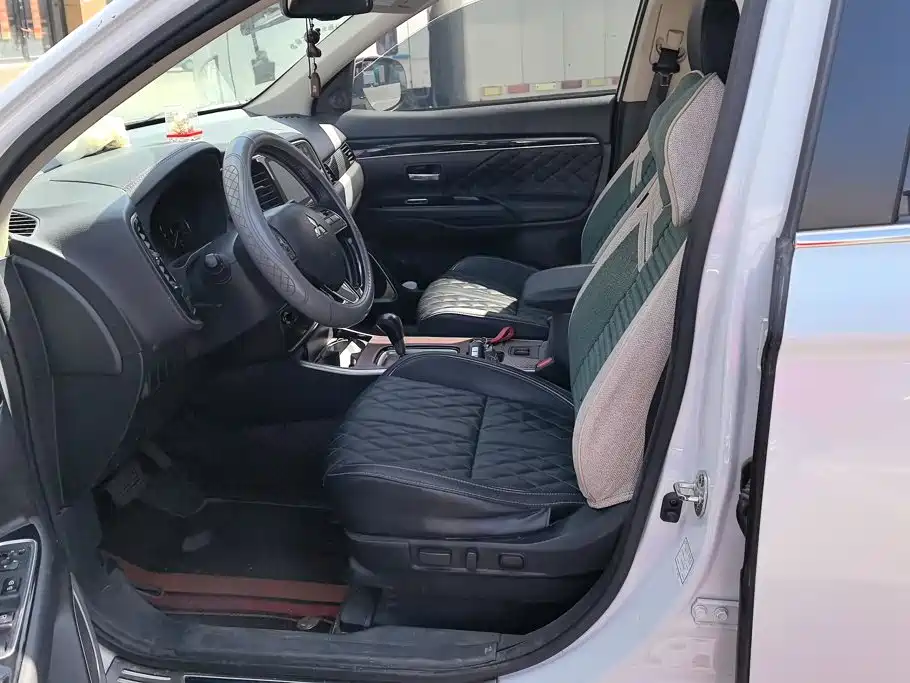 Mitsubishi Outlander — миниатюра 9