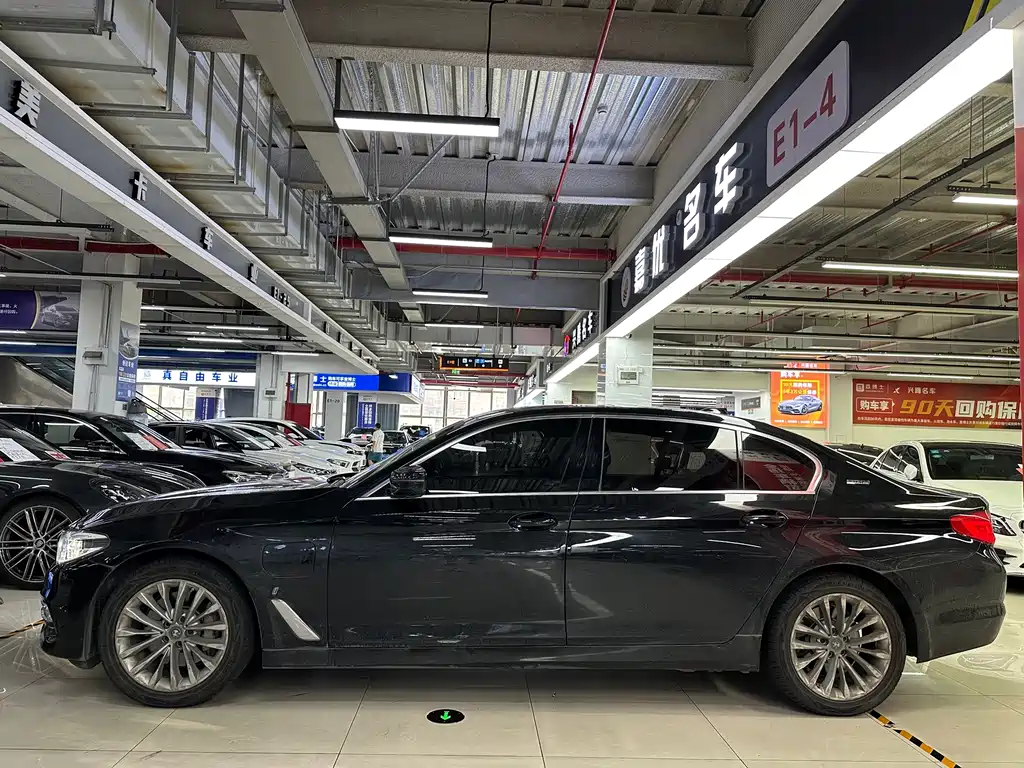 BMW 5 Series New Energy — миниатюра 7