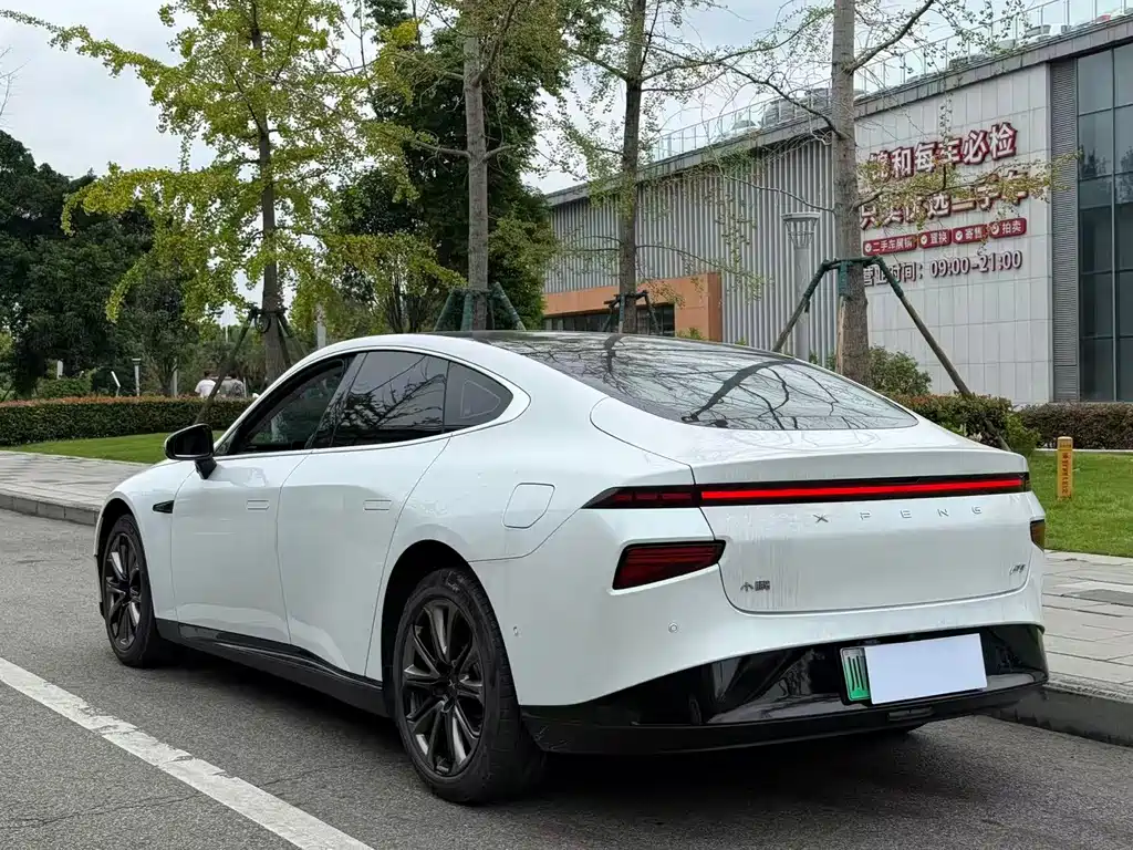 XPeng P7 — миниатюра 10