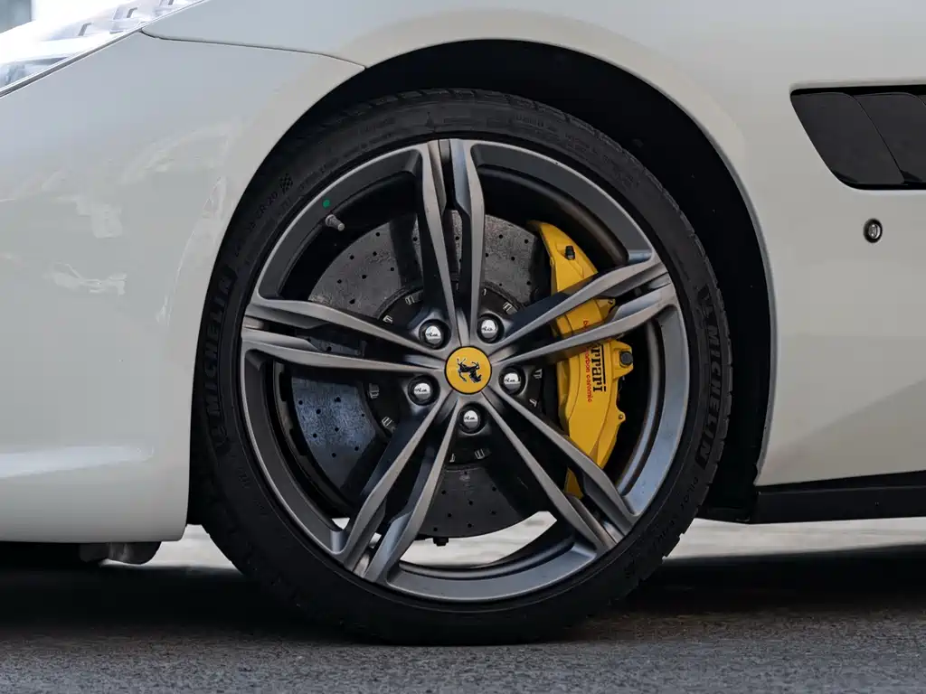 Ferrari GTC4Lusso 2016 6.3L V12