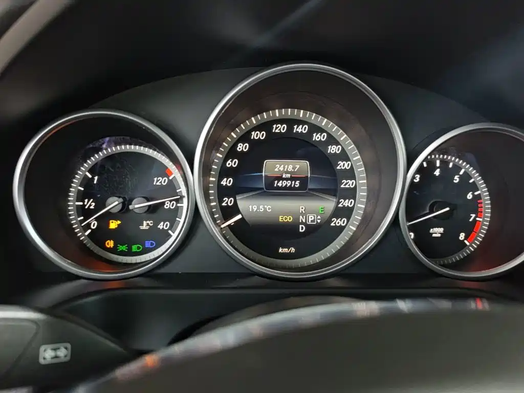 Mercedes-Benz E-Class — миниатюра 12