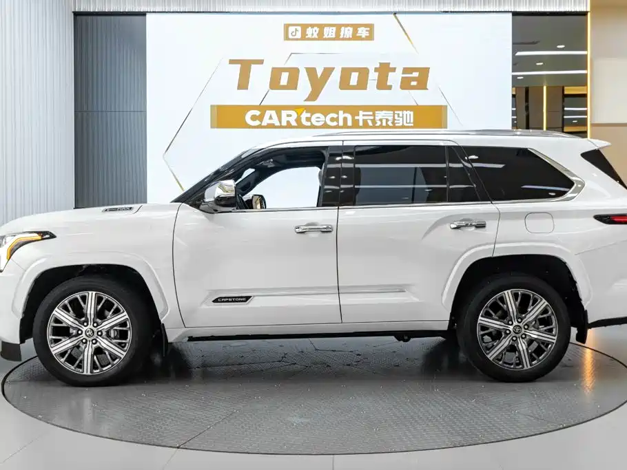 Toyota Sequoia — миниатюра 3