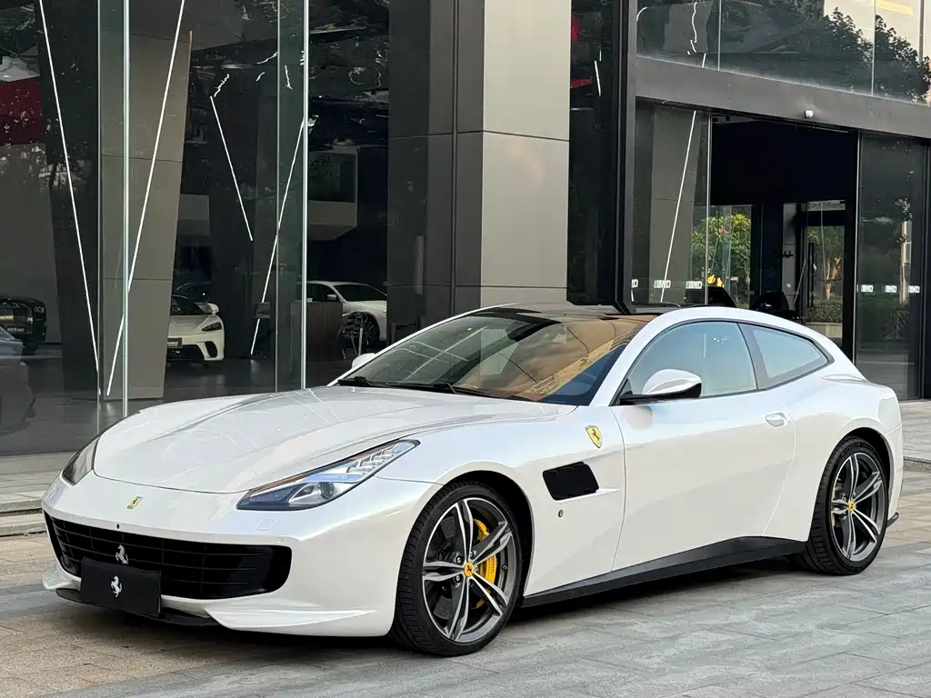 FERRARI GTC4LUSSO