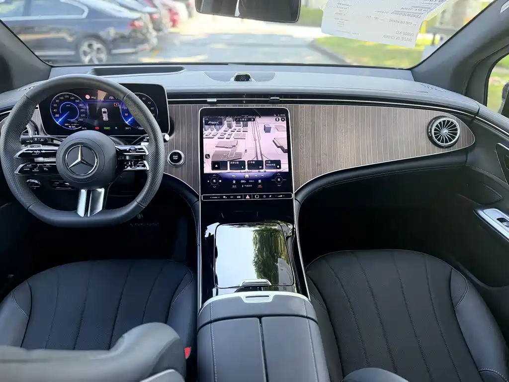 Mercedes-Benz EQE SUV — миниатюра 15