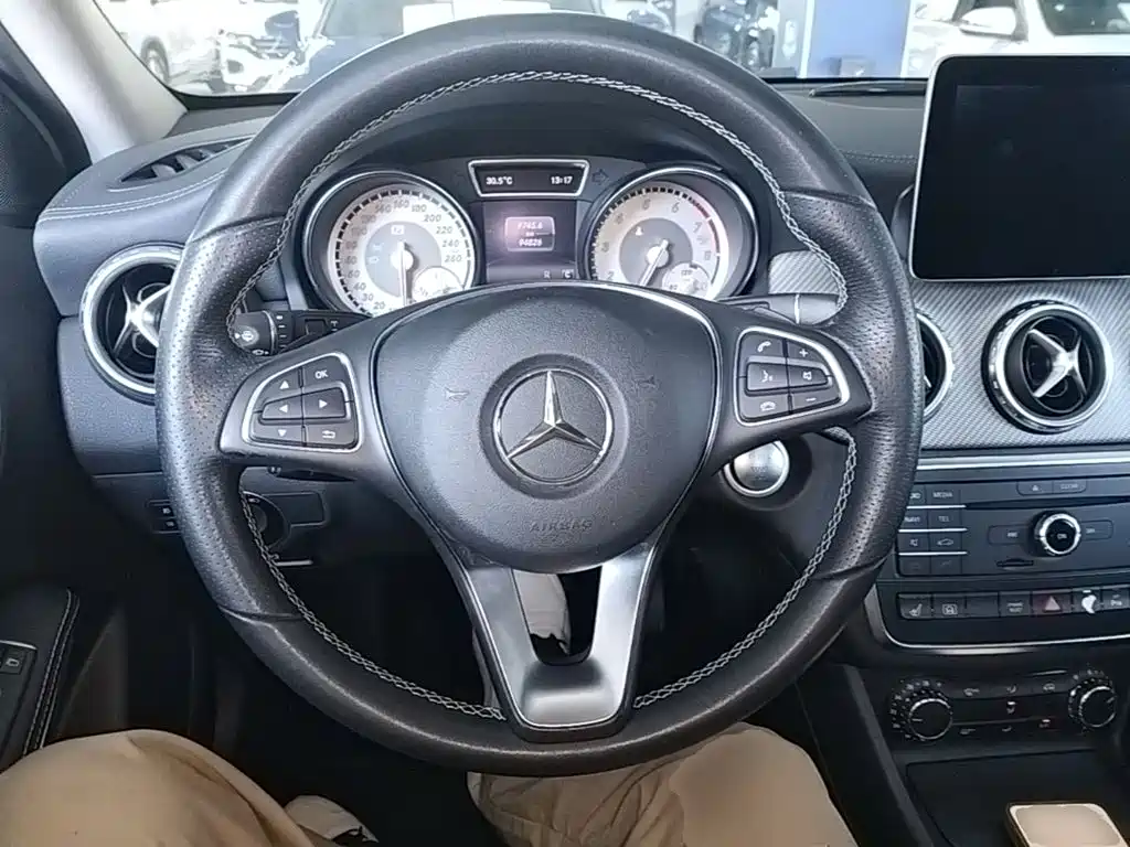 Mercedes-Benz GLA — миниатюра 11