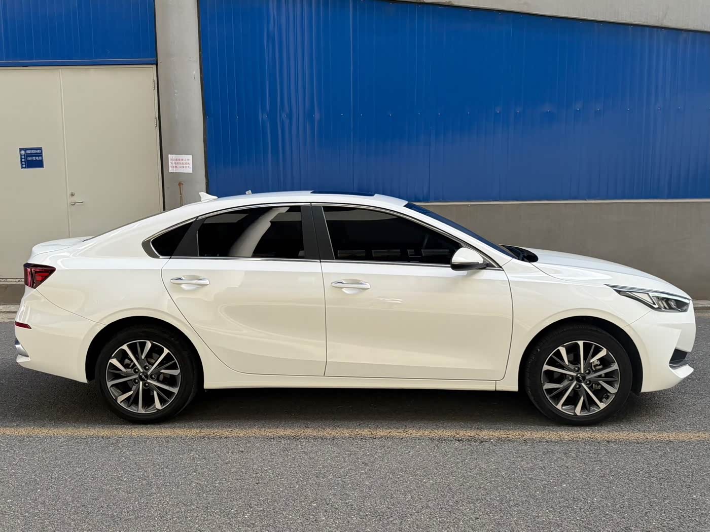 Kia K3 1.5 л 2022 г. Белый, пробег 31000 км