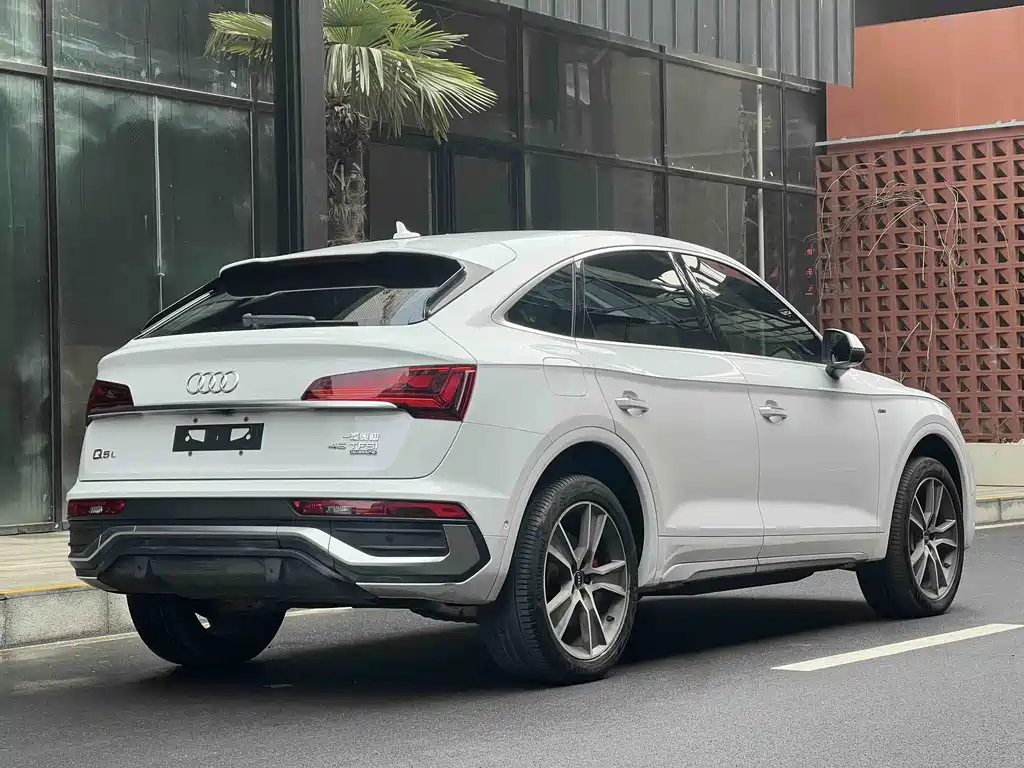 AUDI Q5L SPORTBACK