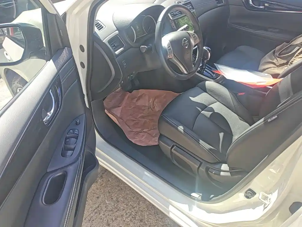 Nissan Tiida — миниатюра 16