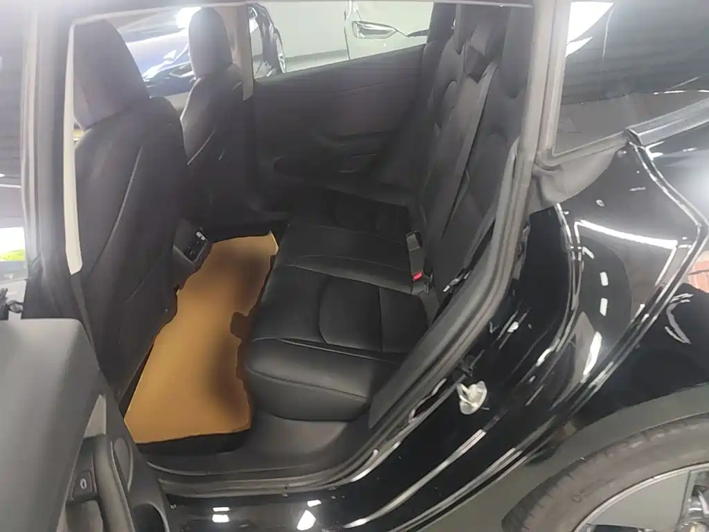 Tesla Model 3 — миниатюра 17