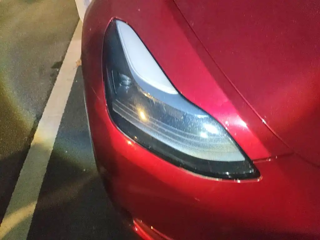 Tesla Model Y — миниатюра 7