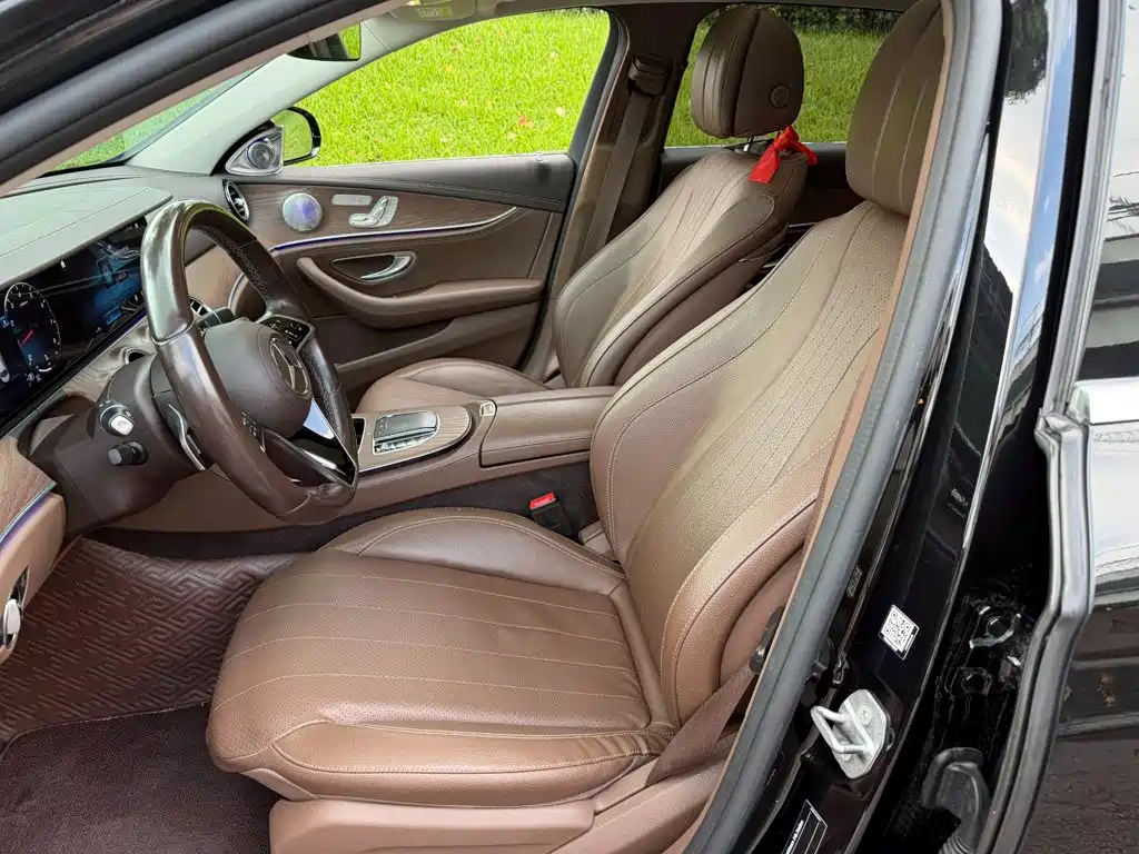 Mercedes-Benz E-Class — миниатюра 8