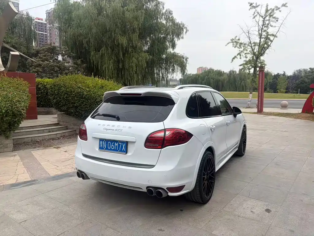 Porsche Cayenne — миниатюра 5