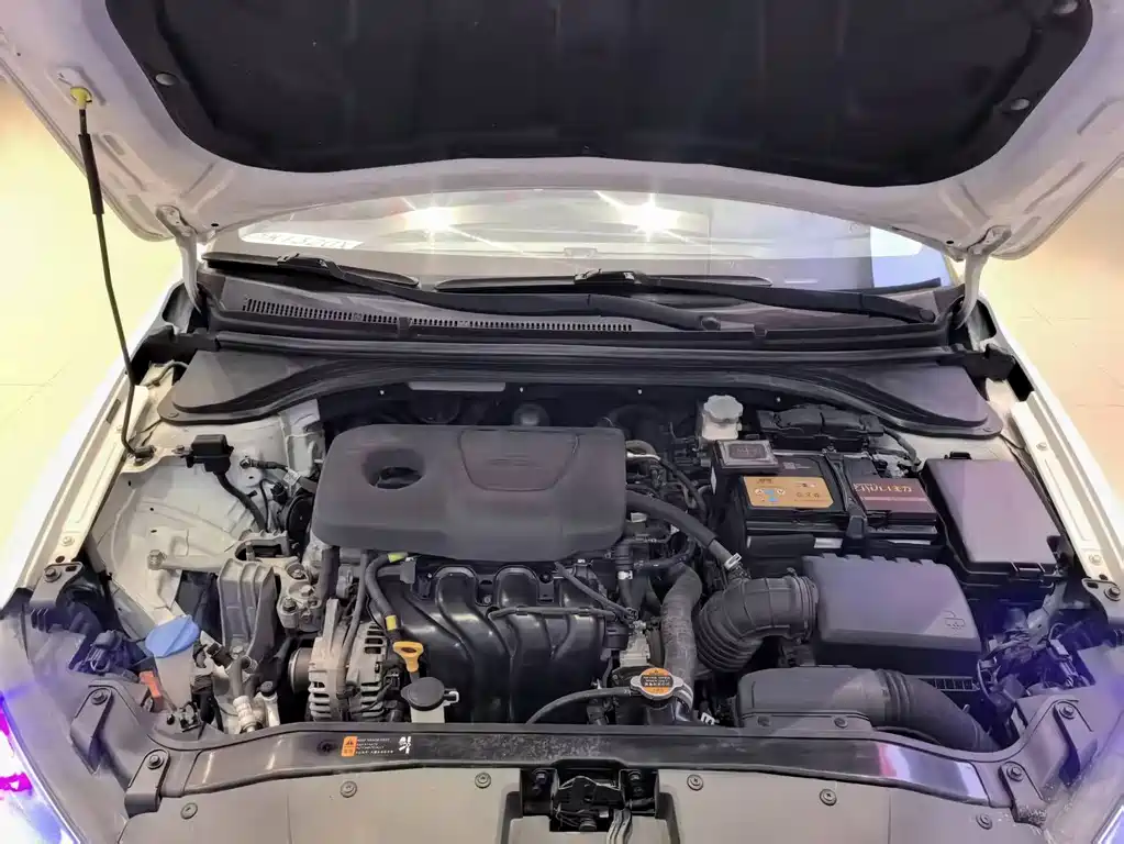 Hyundai Elantra — миниатюра 17