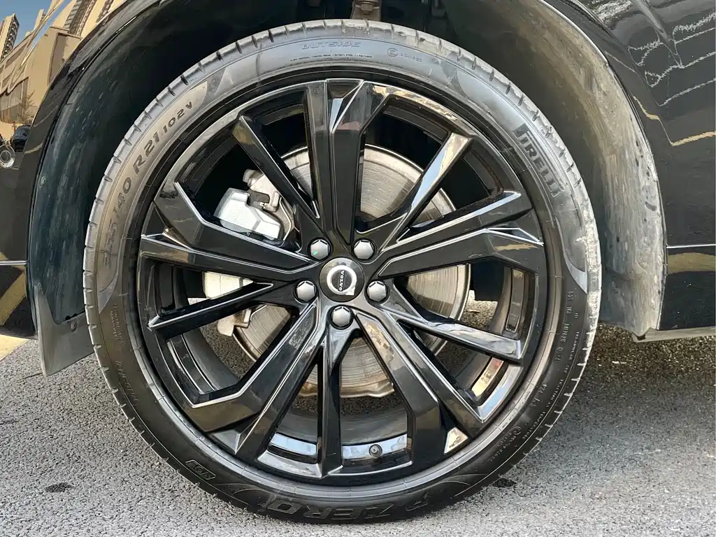 VOLVO XC60 PLUG IN HYBRID