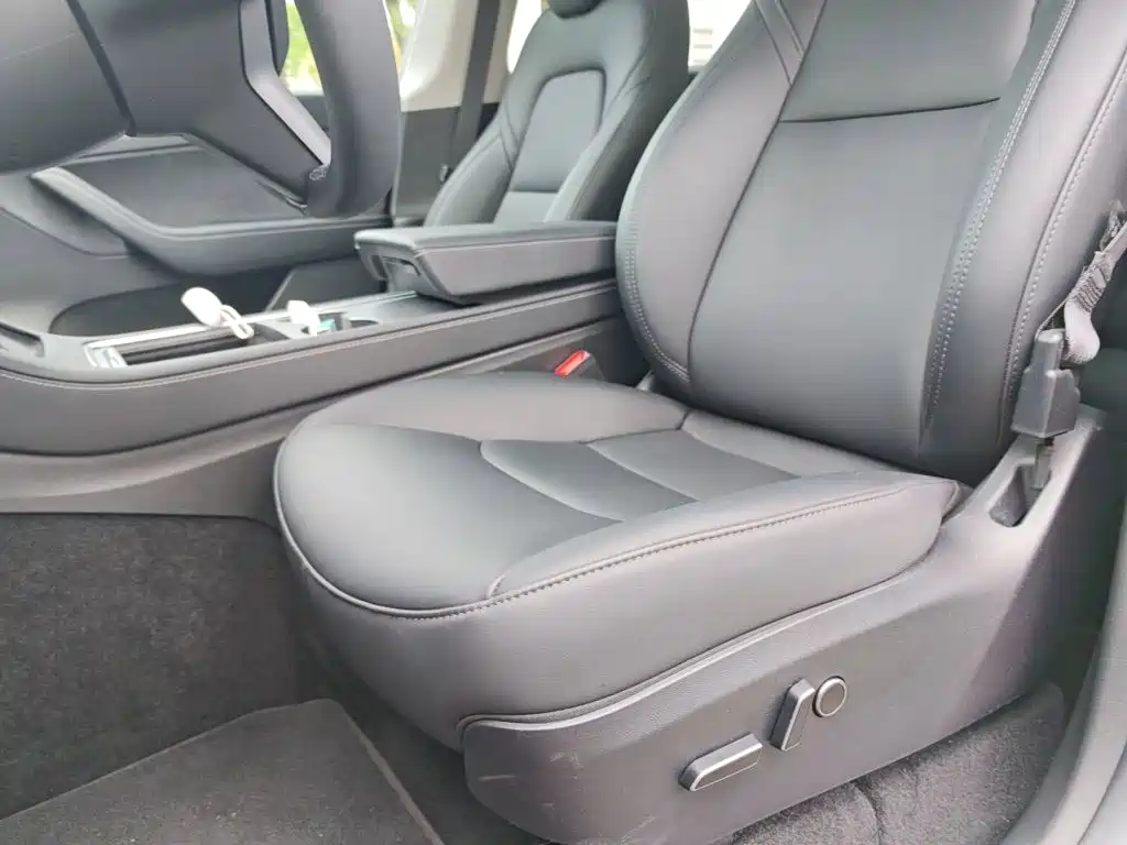 Tesla Model Y — миниатюра 8
