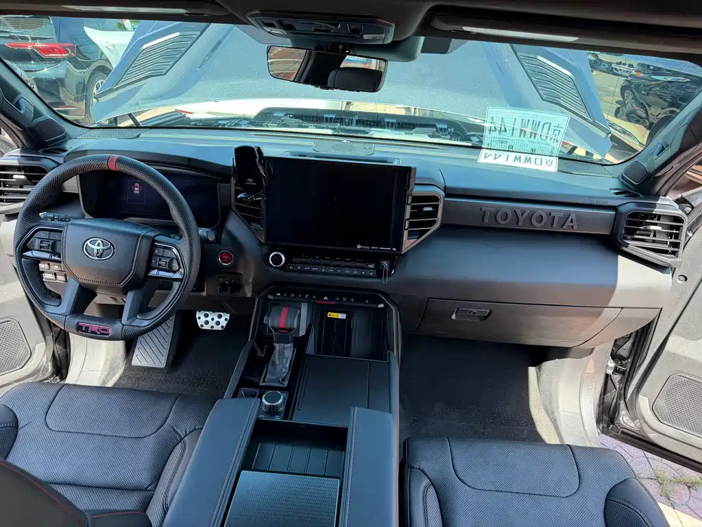 Toyota Sequoia — миниатюра 16