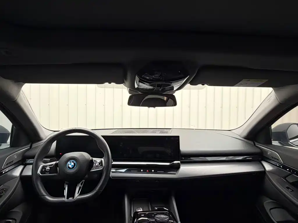 BMW I5
