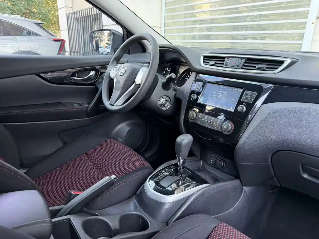 Nissan Qashqai — миниатюра 7