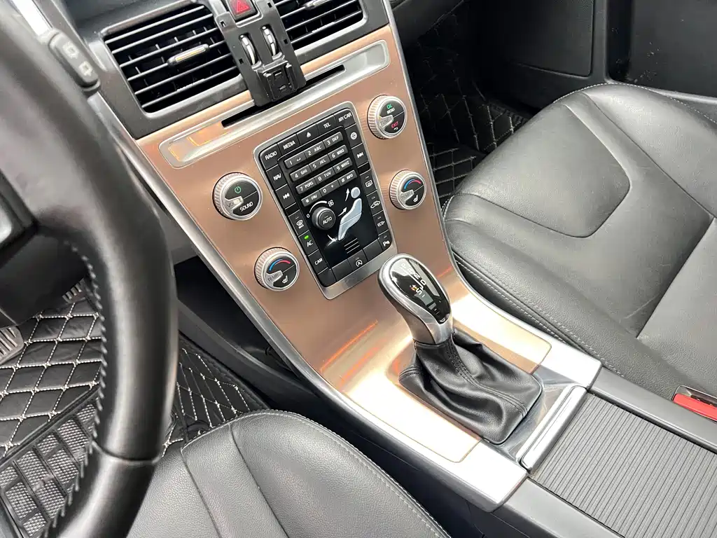 Volvo XC60 — миниатюра 11
