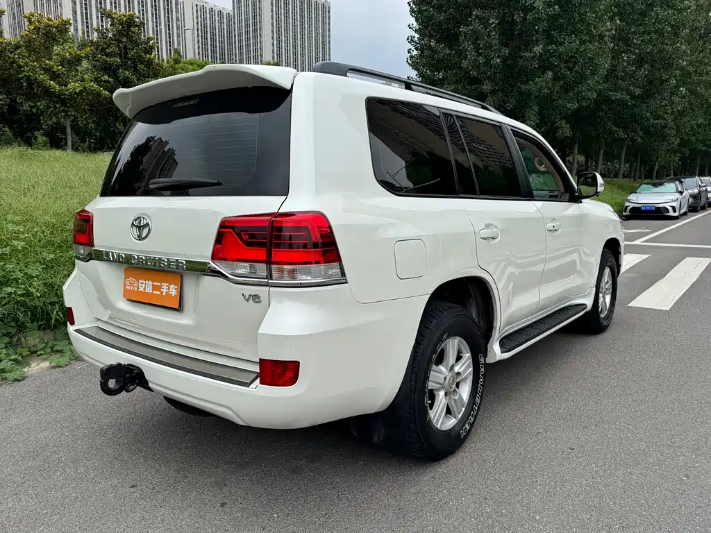 Toyota Land Cruiser — миниатюра 10