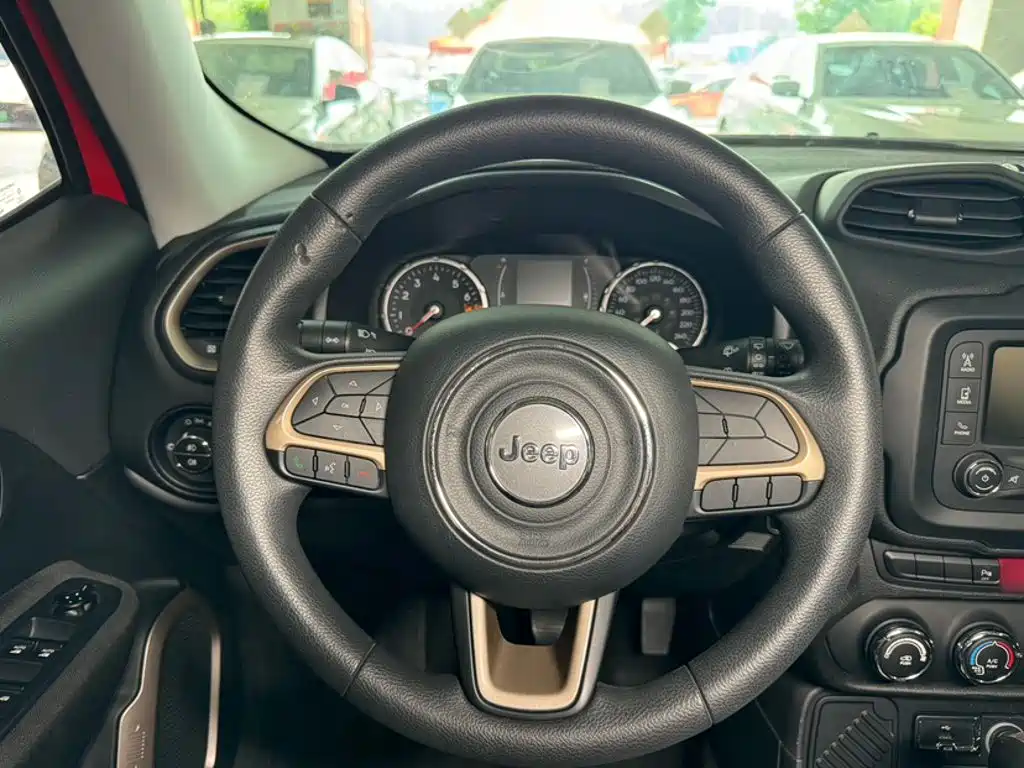 Jeep Renegade — миниатюра 7