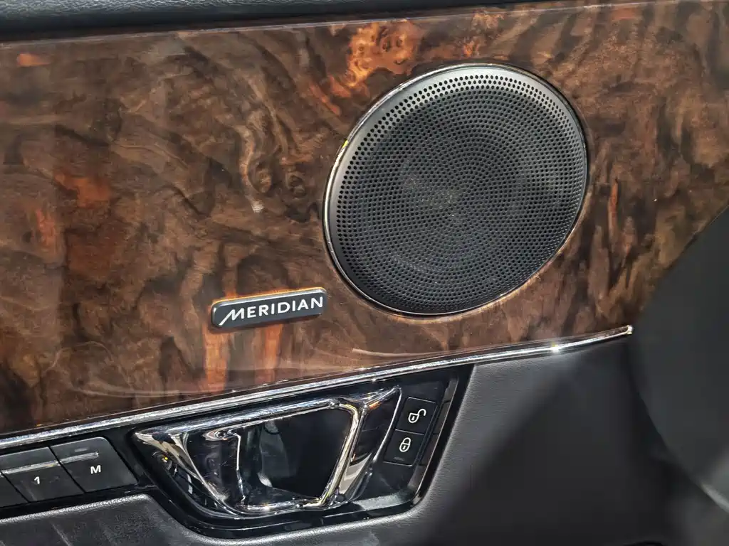 Jaguar XJ — миниатюра 8
