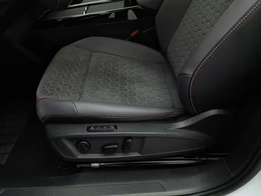 Volkswagen ID.4 X — миниатюра 20