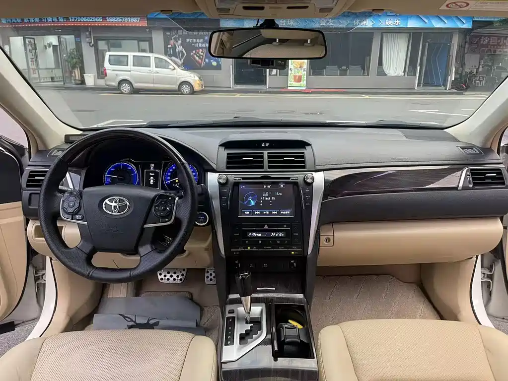 Toyota Camry — миниатюра 13
